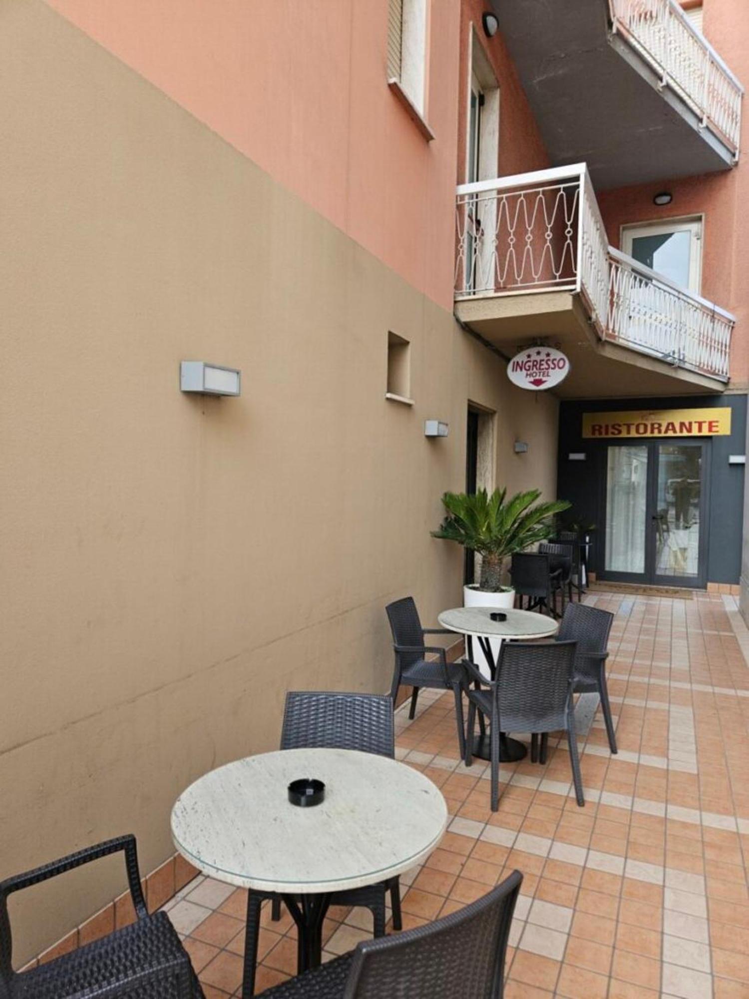 Hotel Mazzocchetti Citta Sant'Angelo Exterior photo