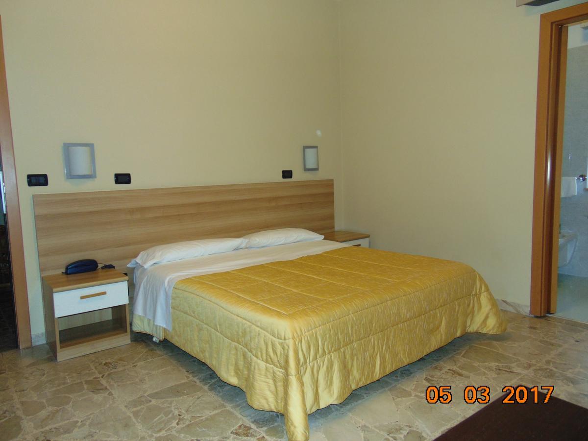 Hotel Mazzocchetti Citta Sant'Angelo Exterior photo