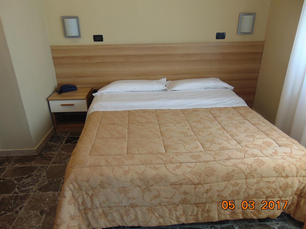 Hotel Mazzocchetti Citta Sant'Angelo Exterior photo