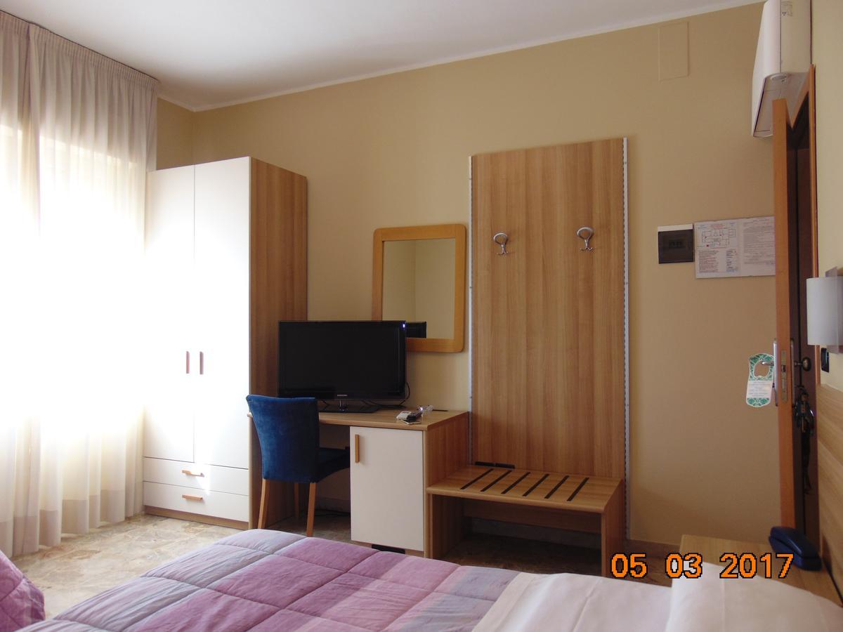 Hotel Mazzocchetti Citta Sant'Angelo Exterior photo